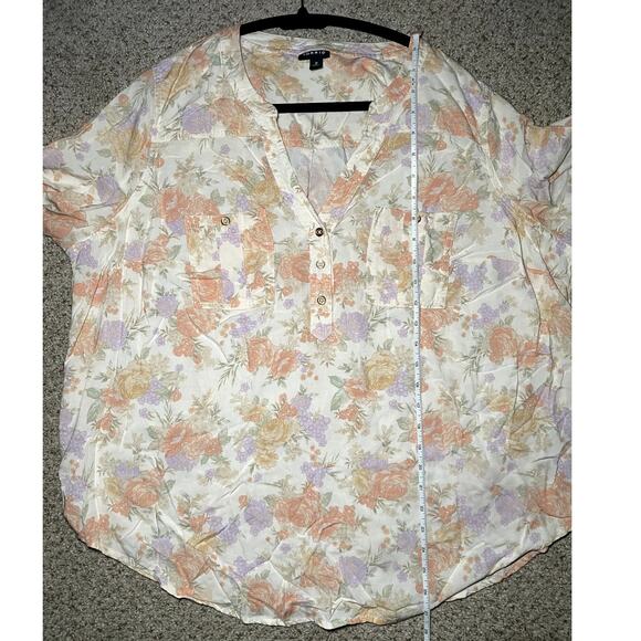 Torrid - Button-Up Blouse Size 2 - Pastel Floral Pattern - Picture 10 of 10